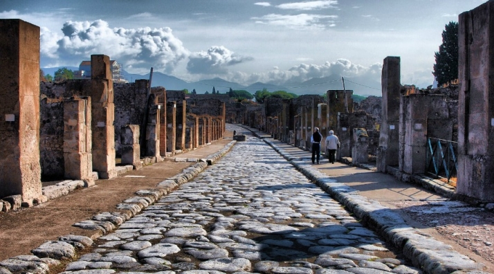 Pompeii & Herculaneum Tour